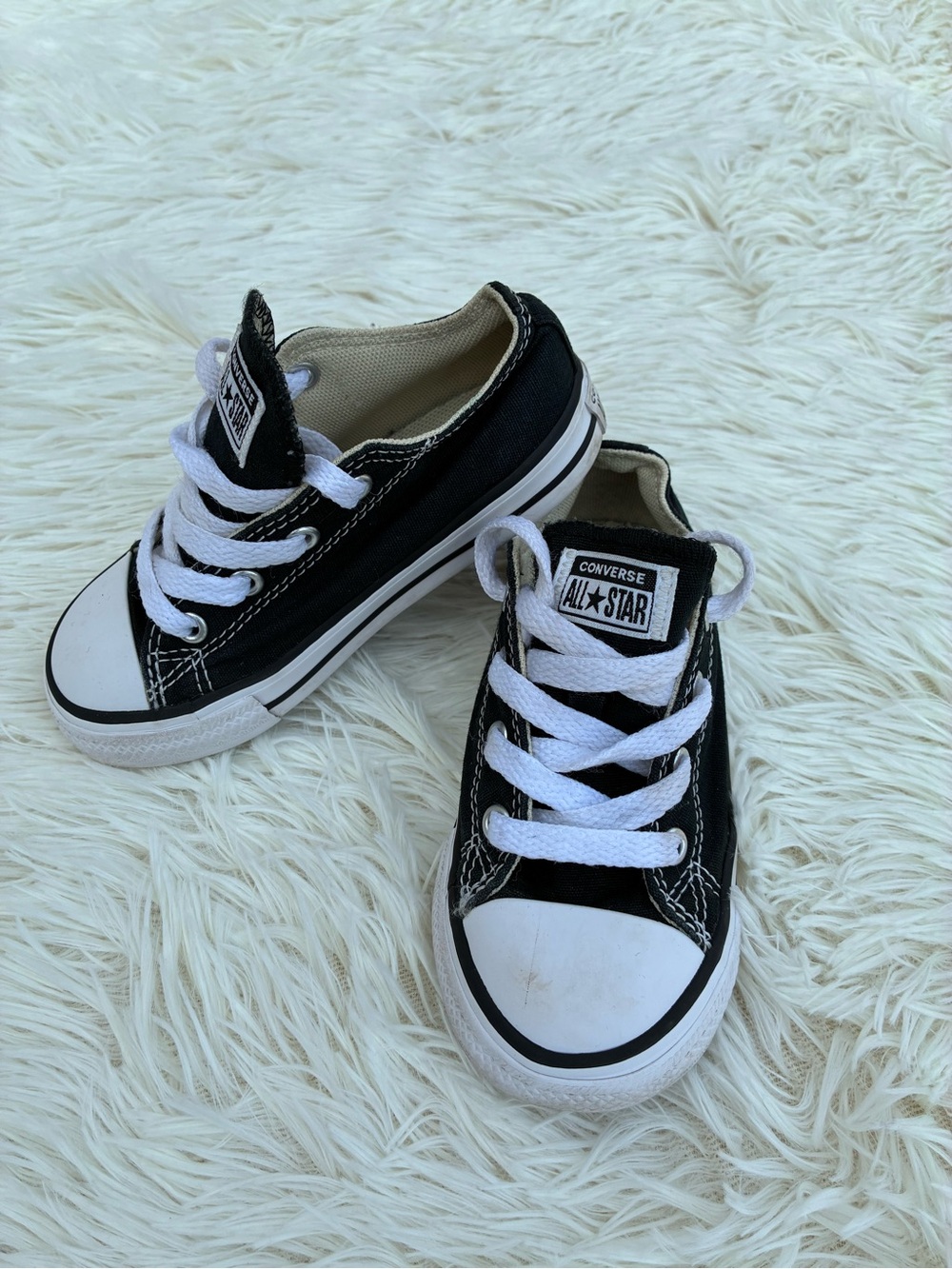 Converse Kids Black and White Low Top Sneakers(it’s has a small scratch
